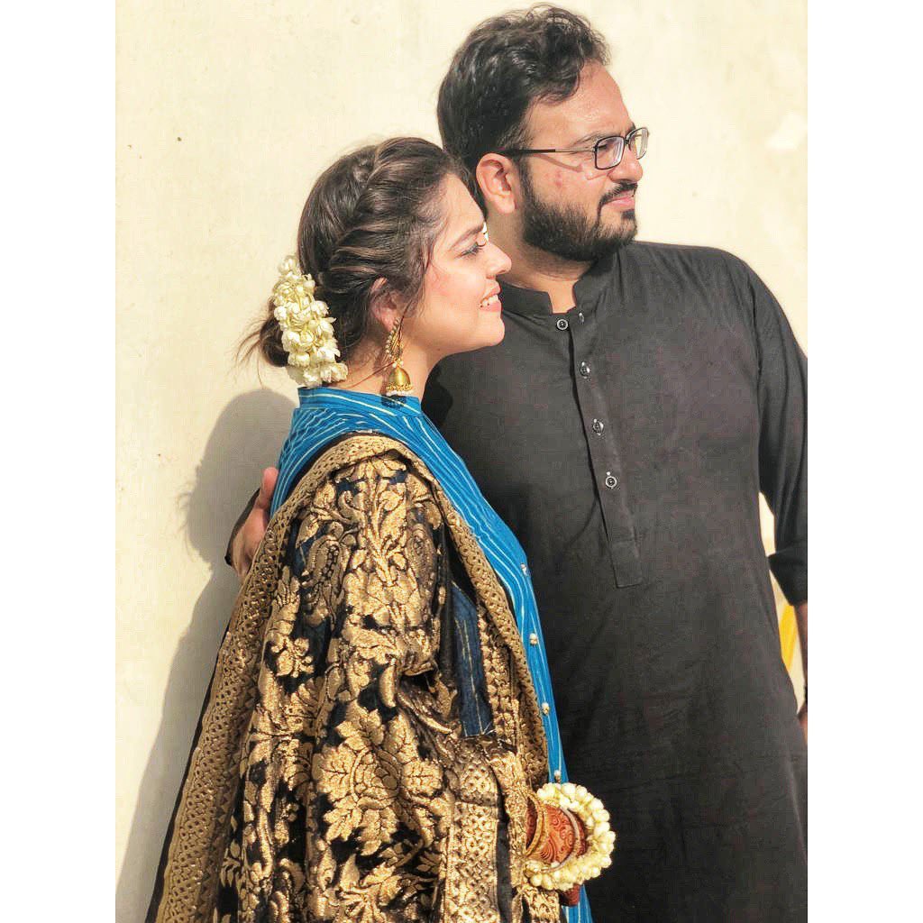 Beautiful Pictures of Actress Sarah Razi Khan with her Husband