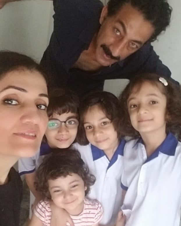 Latest Pictures of Adnan Shah Tipu with his Wife and Cute Daughters