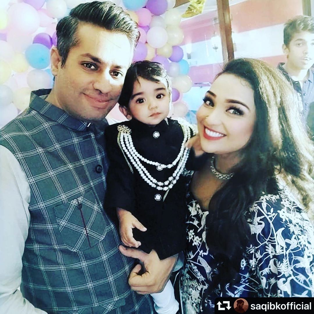 Beautiful Clicks of Uroosa Siddique with her Husband and Son