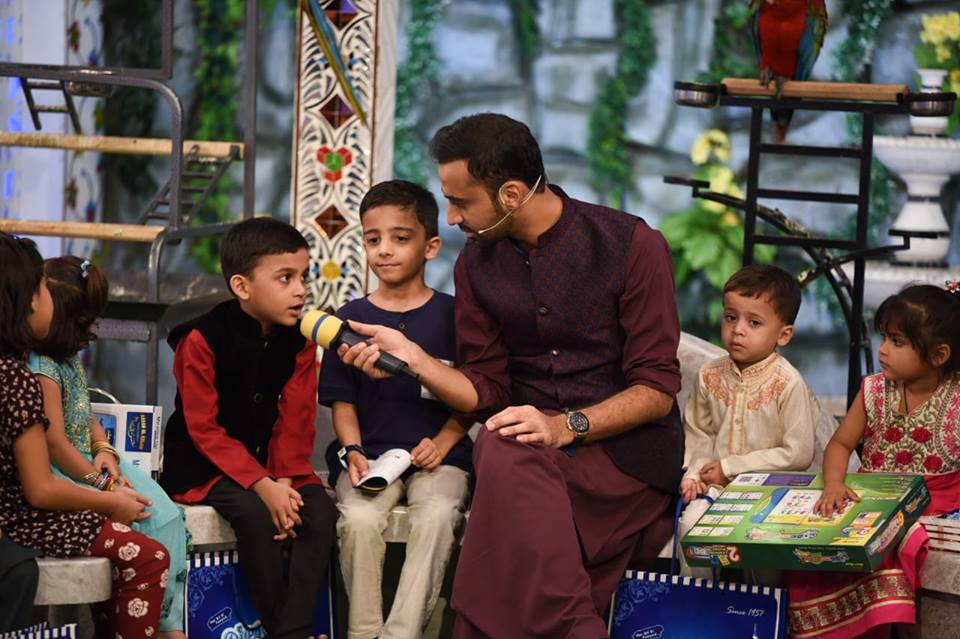 Beautiful Family Pictures of Anchor & Host Waseem Badami