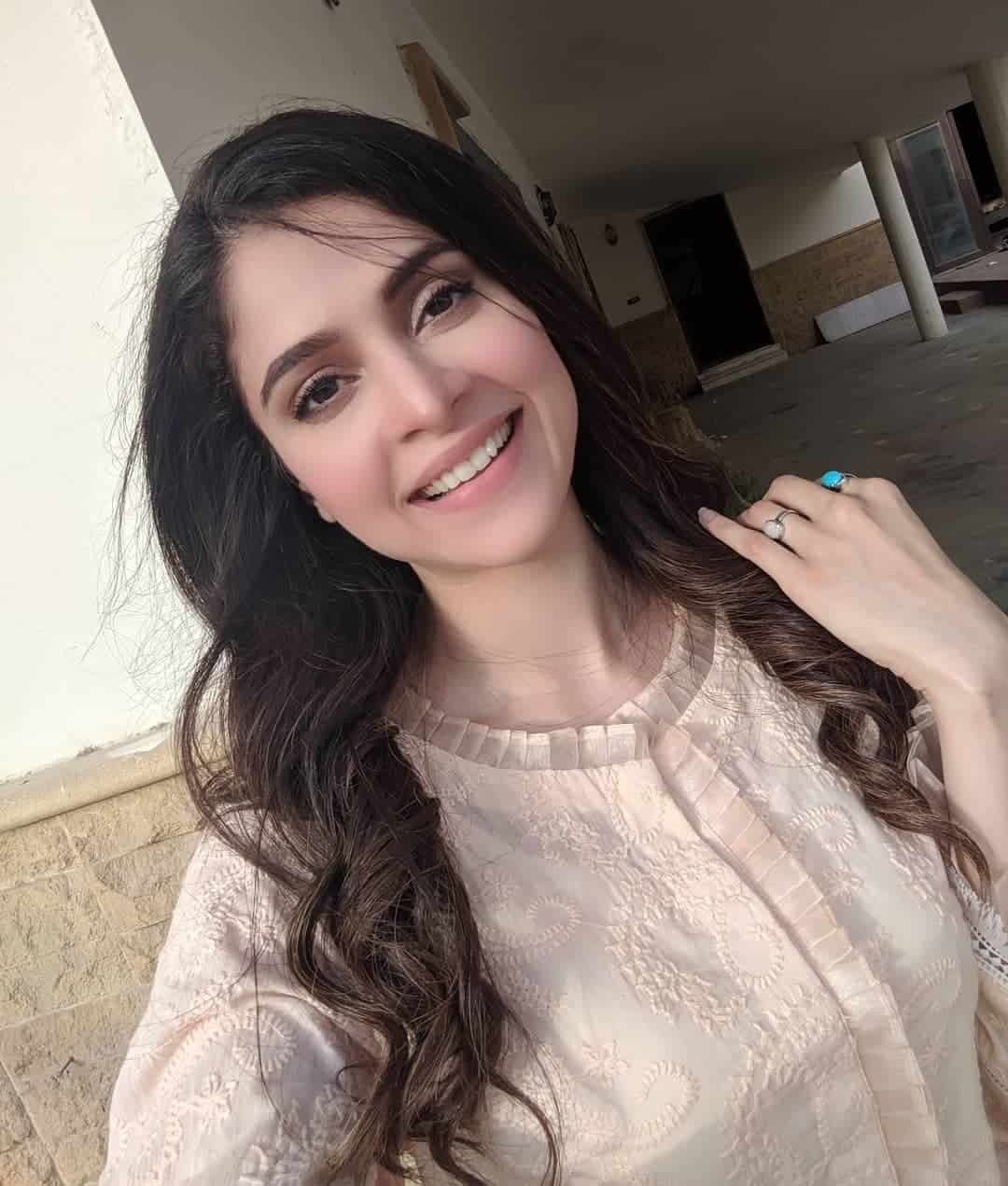 Latest Gorgeous Clicks of Actress Arij Fatyma