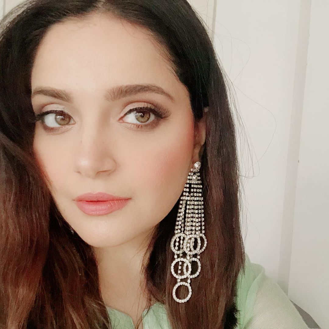 Armeena Khan 5