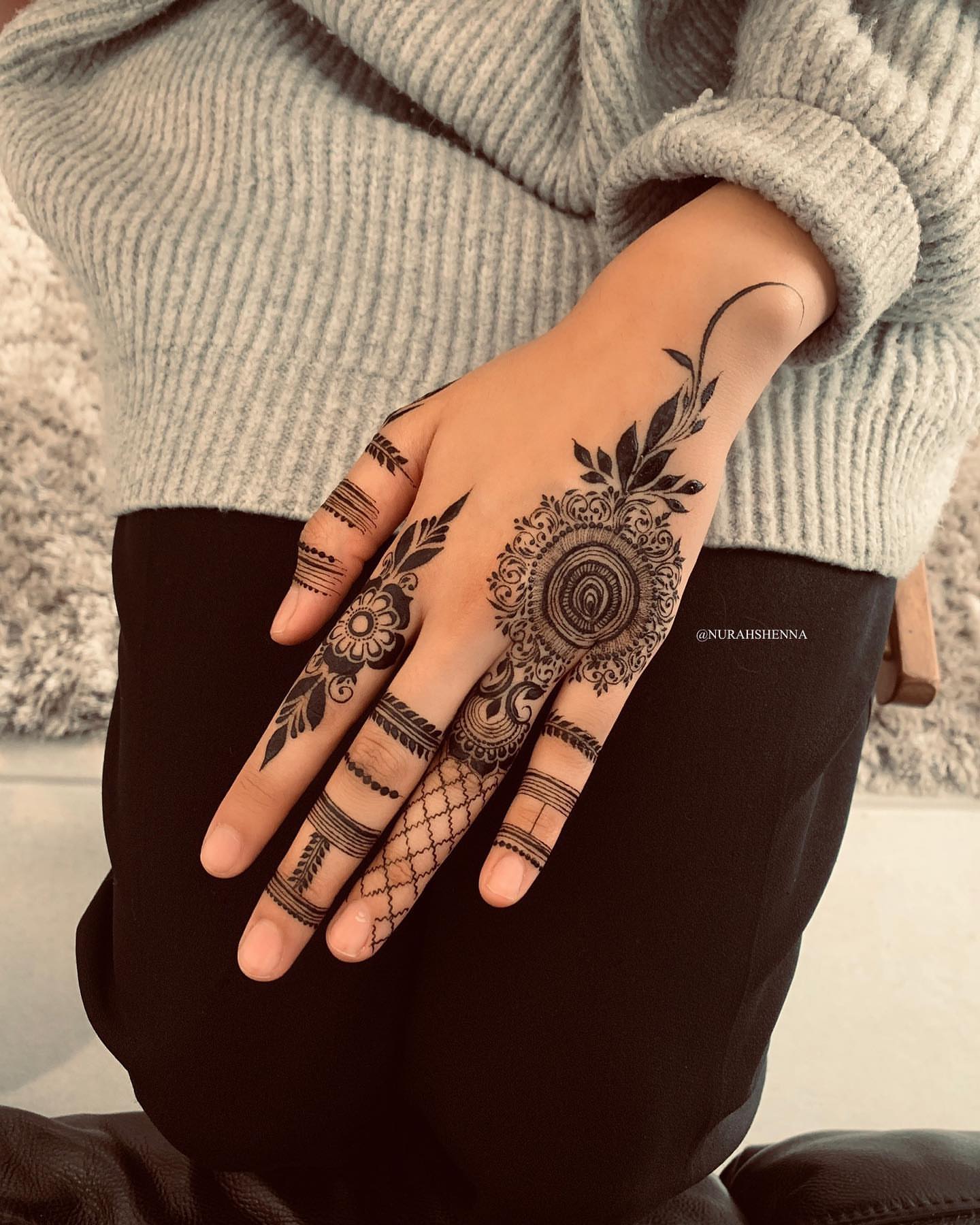 Black Mehndi Designs 12