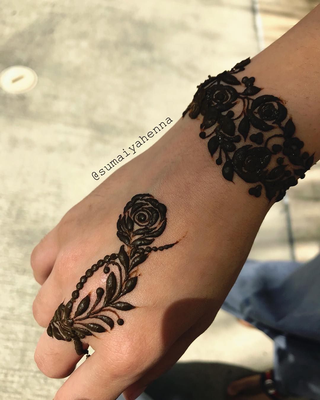 Black Mehndi Designs 14