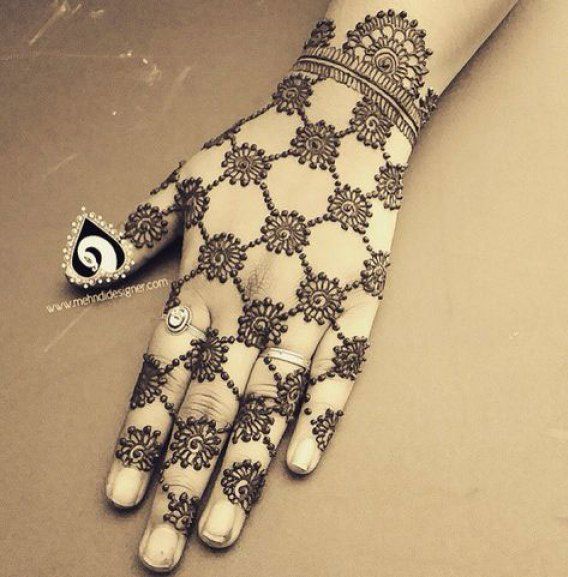 Criss Cross Mehndi designs 10