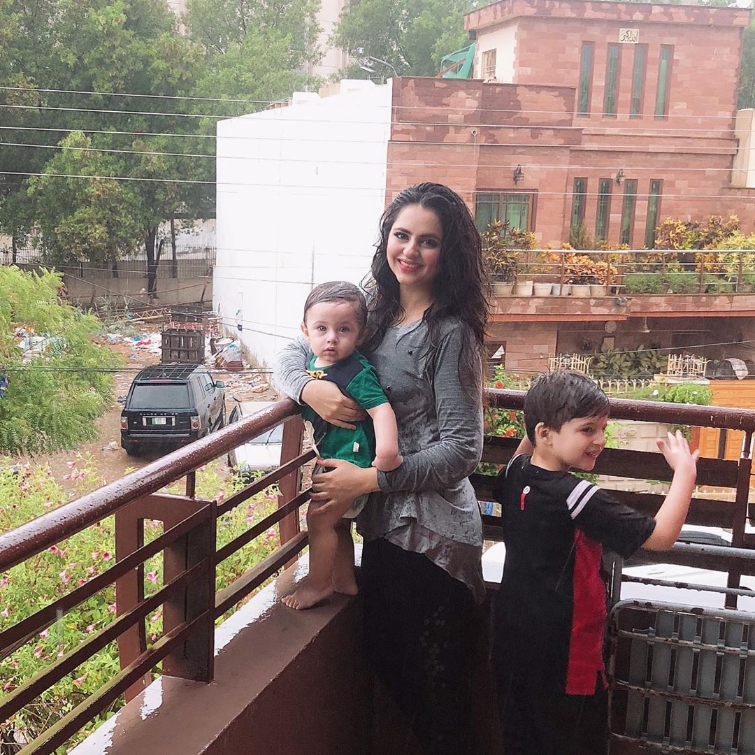 Fatima Effendi Kanwar Enjoying Rain with their Kids 6