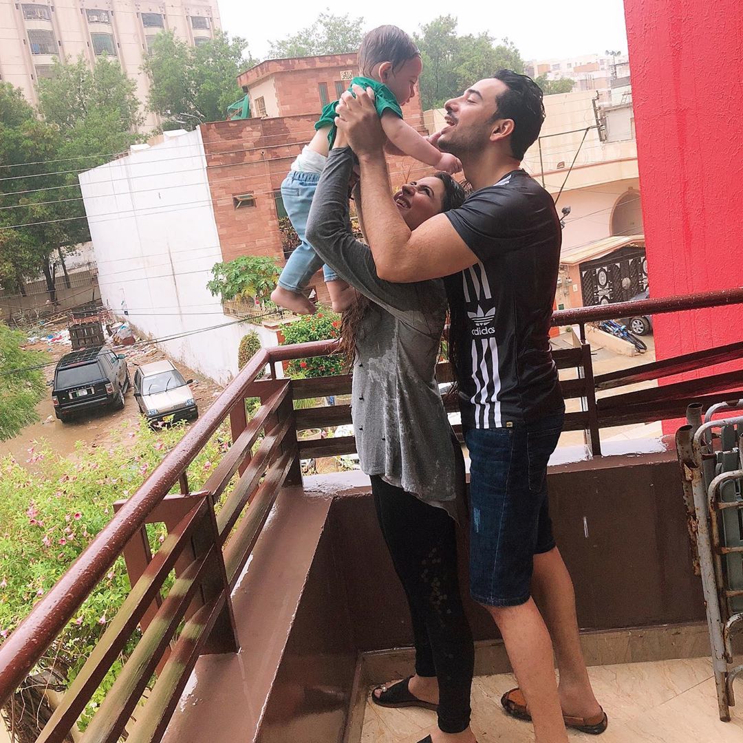 Fatima Effendi Kanwar Enjoying Rain with their Kids 7