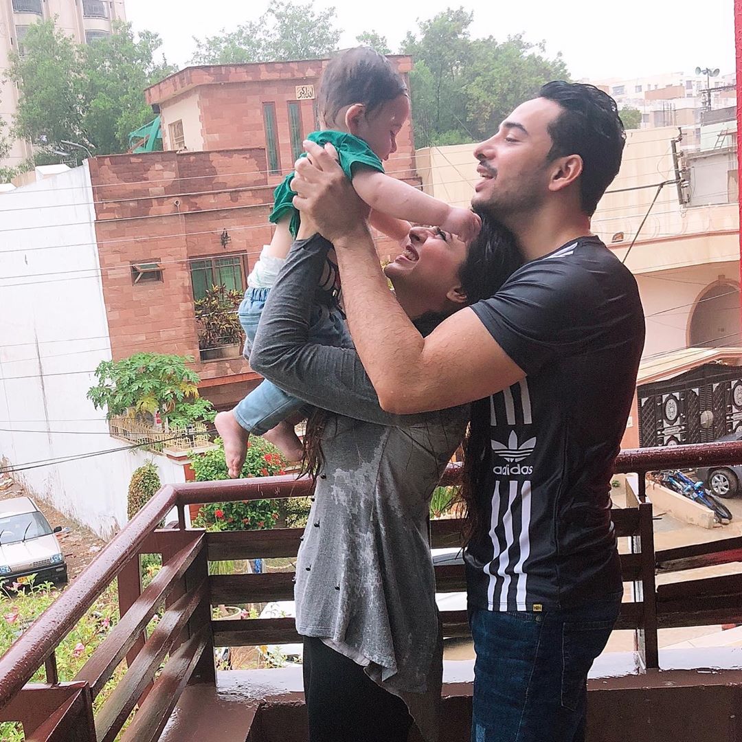 Fatima Effendi Kanwar Enjoying Rain with their Kids 8