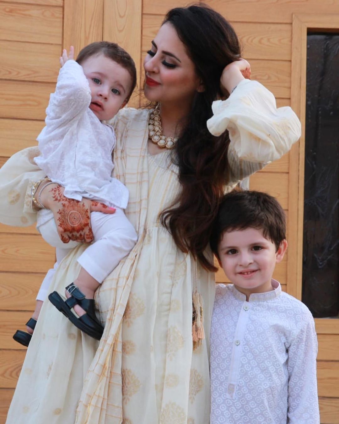 Beautiful Couple Fatima Effendi & Arsalan Kanwar Spotted at a Recent Event with Family