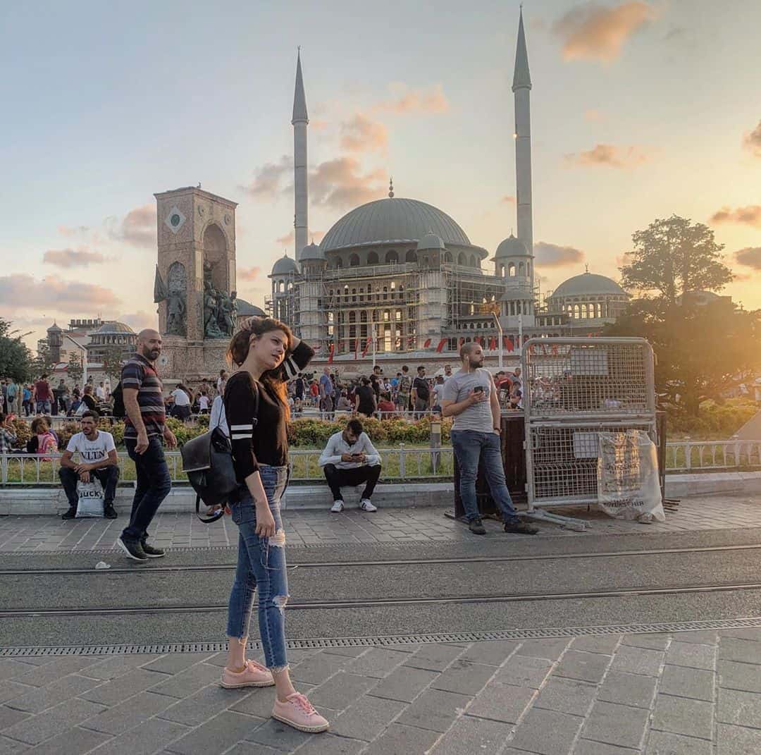 Latest Clicks of Beautiful Hina Altaf from Istanbul Turkey