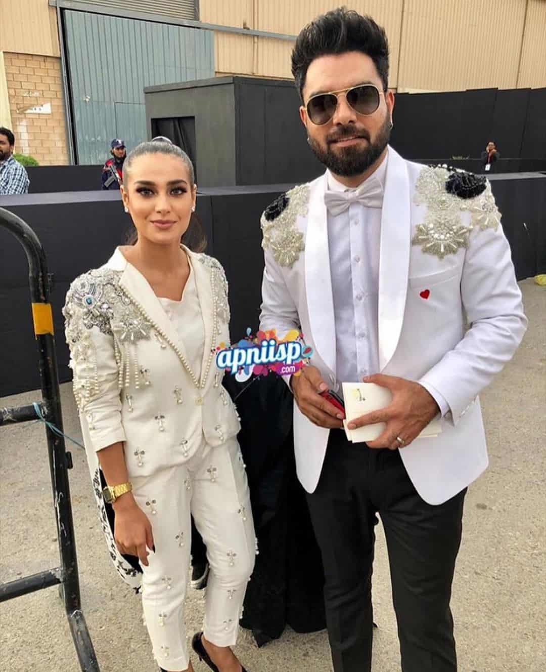 Yasir Hussain and Iqra Aziz's Cute Couple Pictures