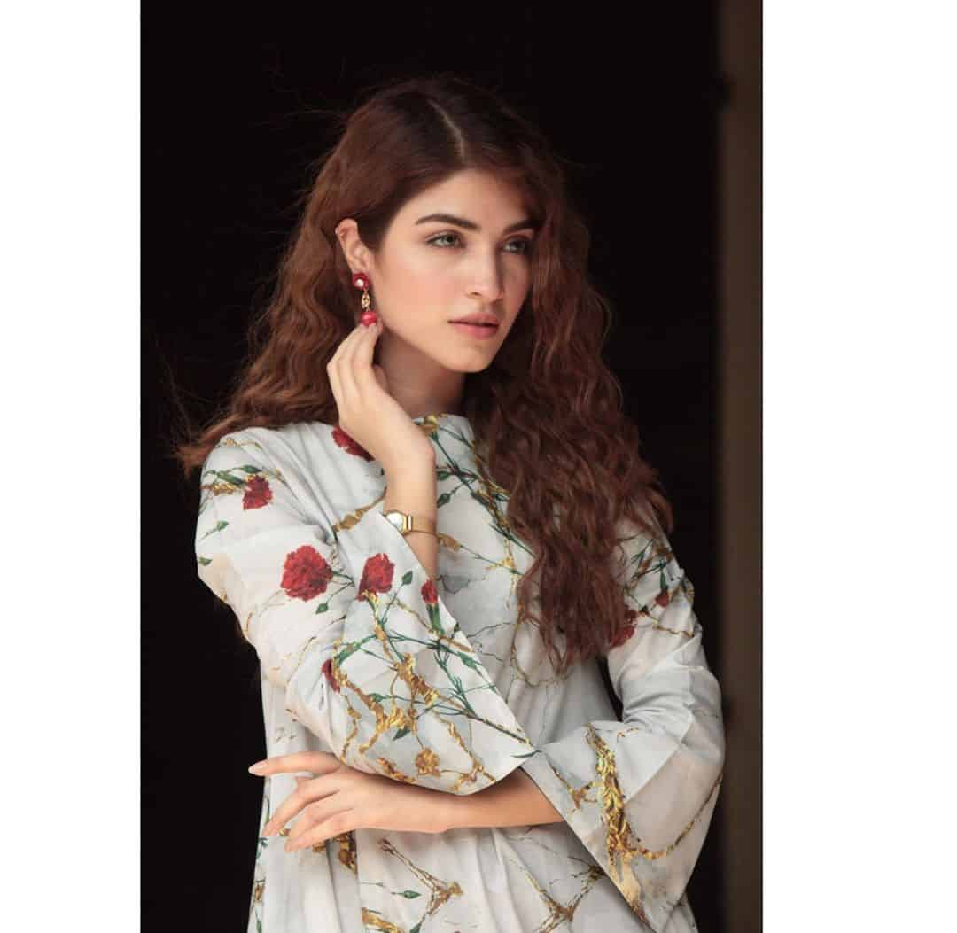 Beautiful Actress Kinza Hashmi's Latest Clicks