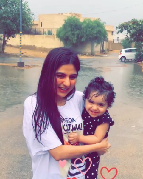 Pakistani Celebrities Enjoying Today’s Rain in Karachi 1