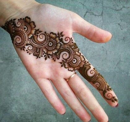 Rosette And Filigree Mehndi Designs 10