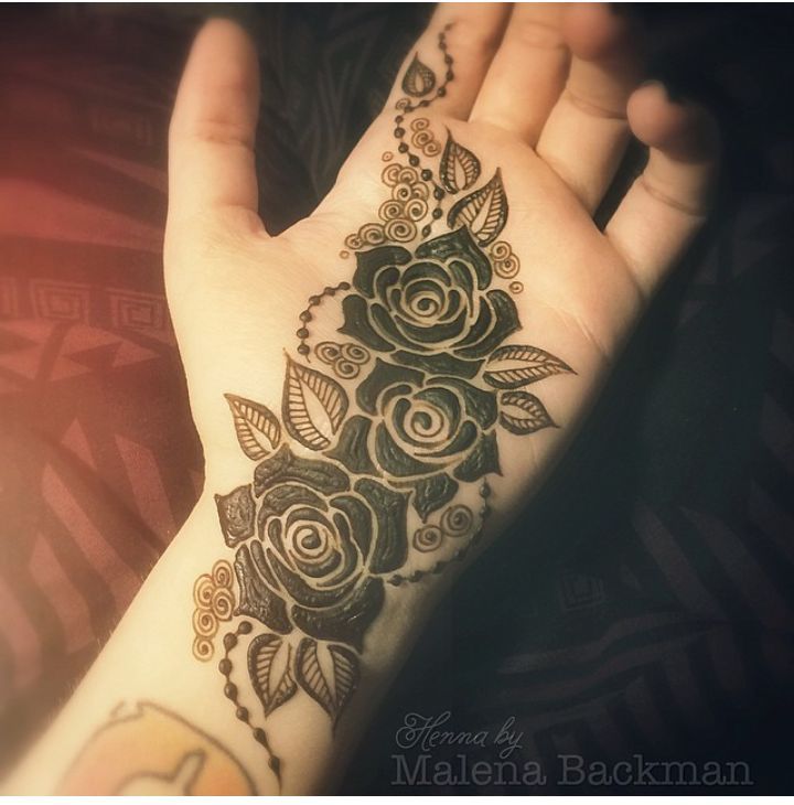 Rosette And Filigree Mehndi Designs 3