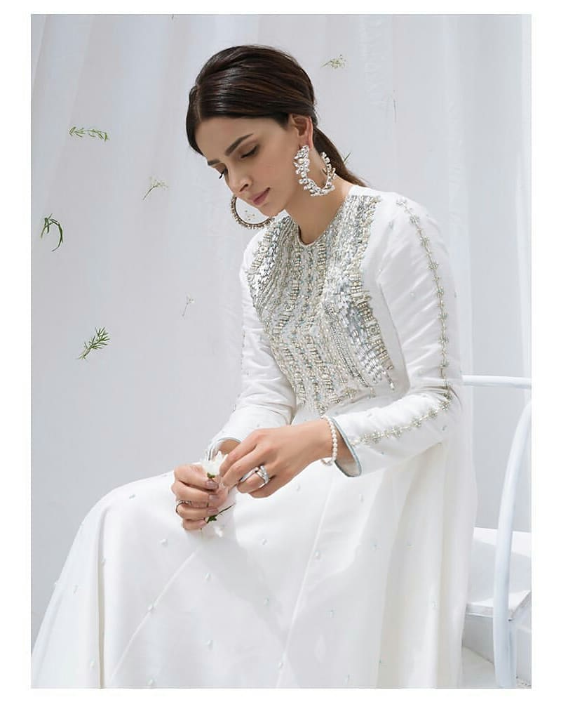 Gorgeous Actress Saba Qamar Sizzles in this Beautiful White Dress