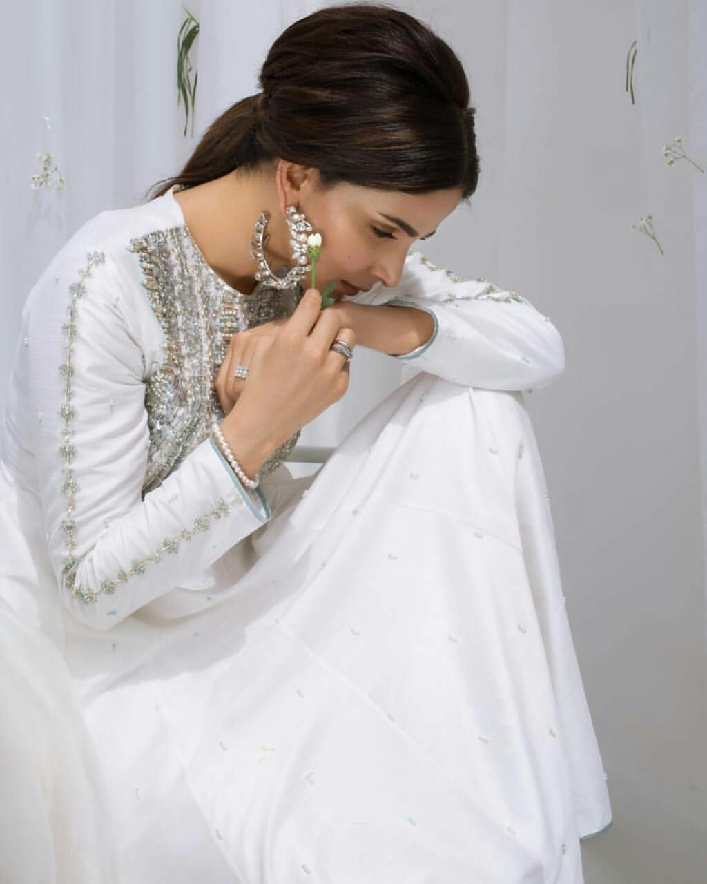 Gorgeous Actress Saba Qamar Sizzles in this Beautiful White Dress