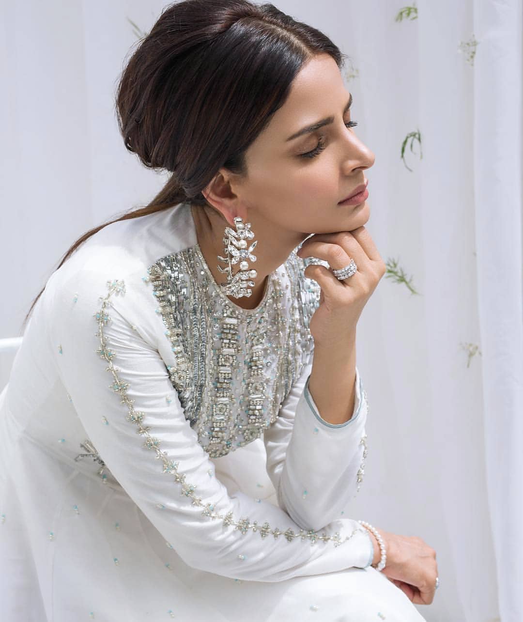 Gorgeous Actress Saba Qamar Sizzles in this Beautiful White Dress