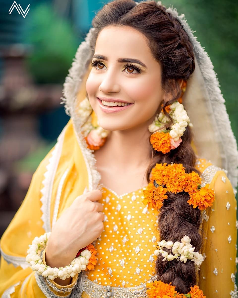 Gorgeous & Beautiful Actress Saniya Shamshad's Mayoon Pictures