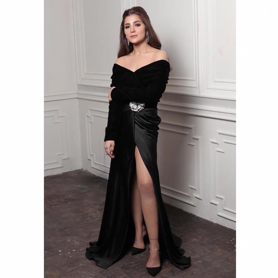 Sohai Ali Abro Looking Stunning in this Black Outfit