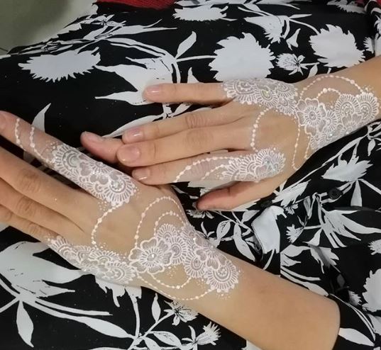 White Mehndi Designs 10