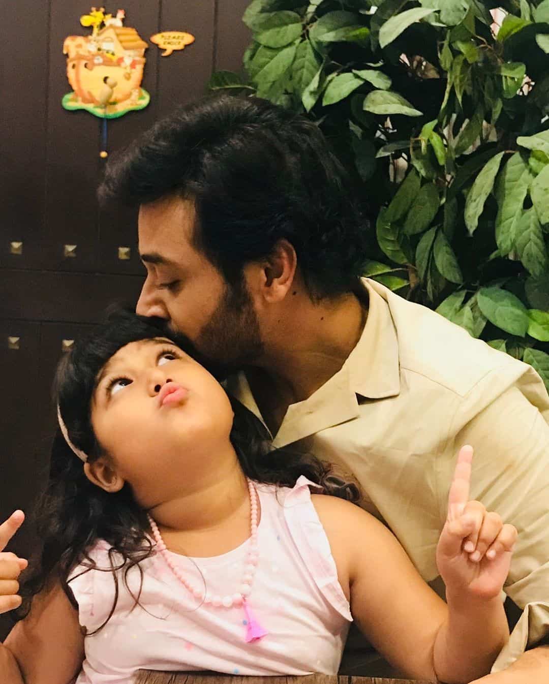 Latest Pictures of Faysal Qureshi with his Wife Sana and Daughter Ayat