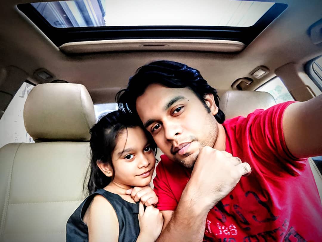 Beautiful Pictures of Actor Imran Aslam with his Family