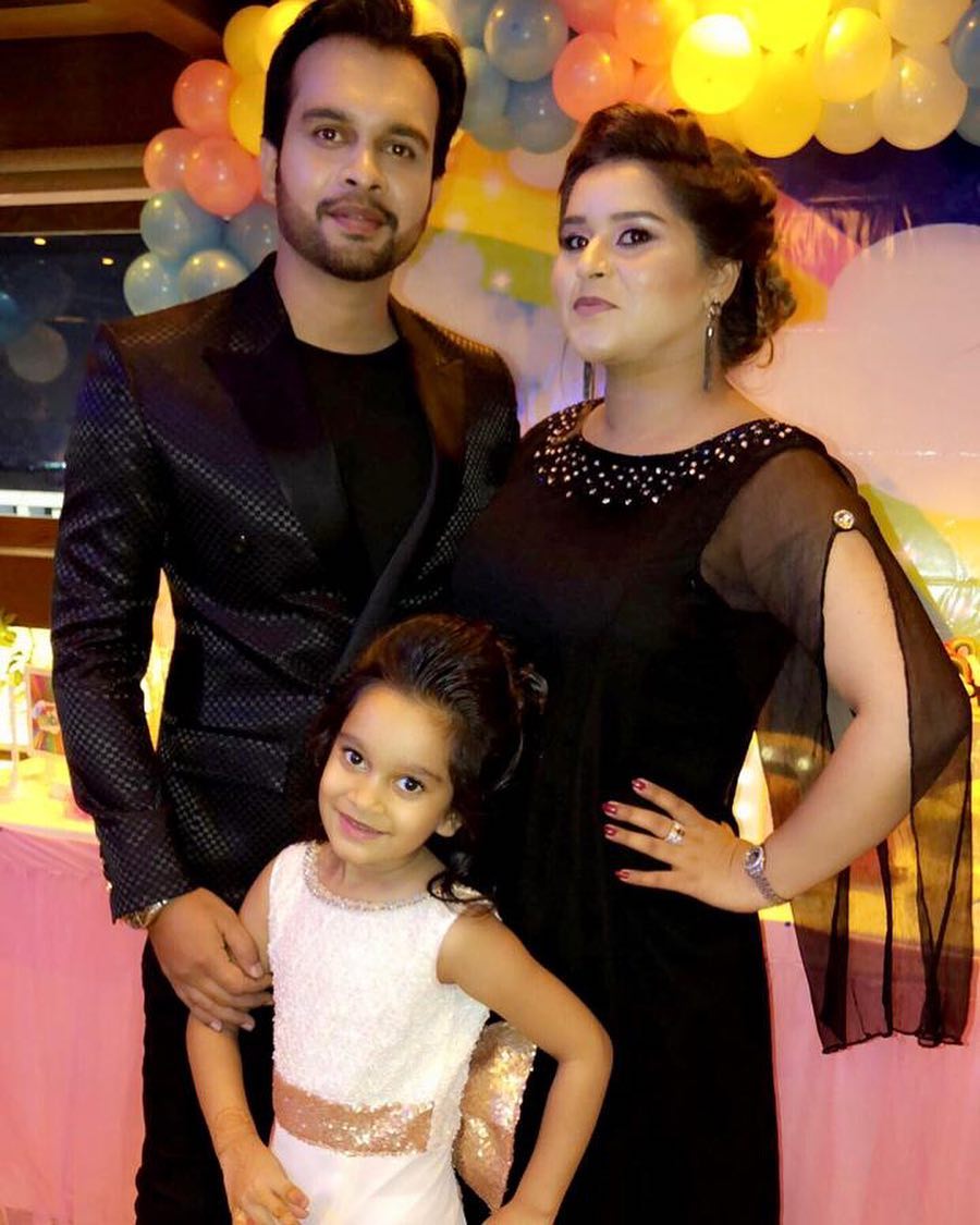 Beautiful Pictures of Actor Imran Aslam with his Family