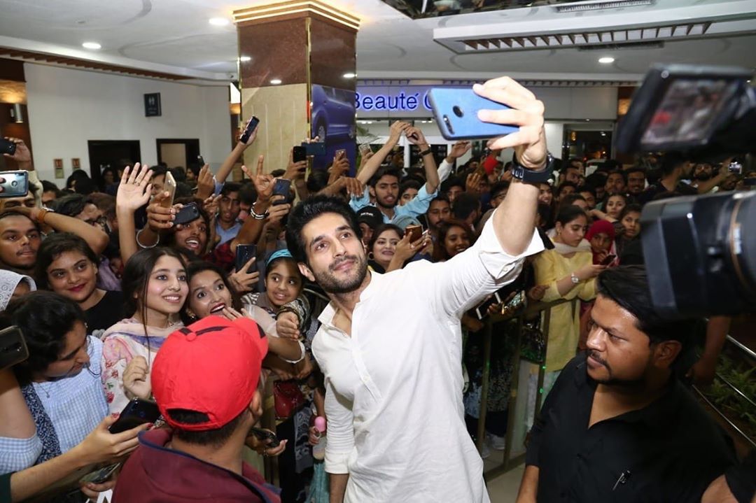 Mahira Khan & Bilal Ashraf at the Centaurus Mall Islamabad for Promotion of their Movie Superstar