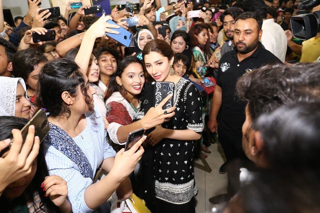 Mahira Khan & Bilal Ashraf at the Centaurus Mall Islamabad for Promotion of their Movie Superstar