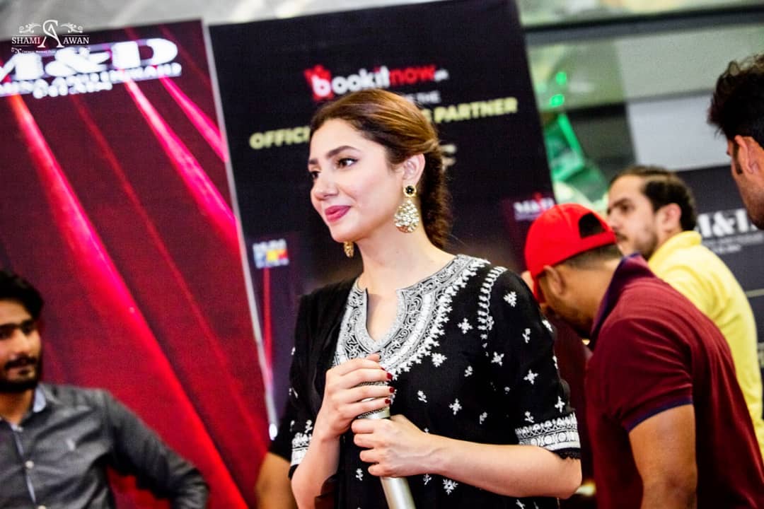 Mahira Khan & Bilal Ashraf at the Centaurus Mall Islamabad for Promotion of their Movie Superstar