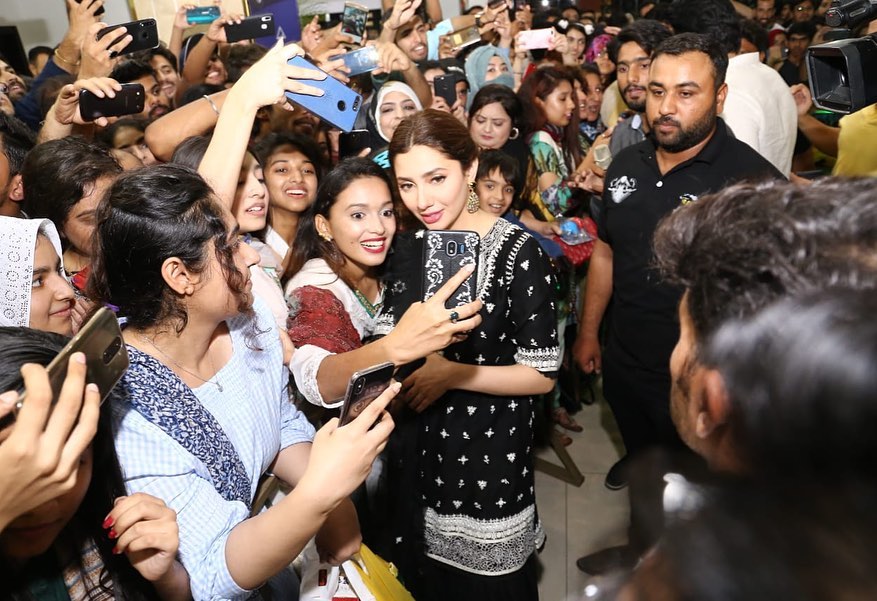 Mahira Khan & Bilal Ashraf at the Centaurus Mall Islamabad for Promotion of their Movie Superstar