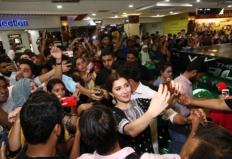 Mahira Khan & Bilal Ashraf at the Centaurus Mall Islamabad for Promotion of their Movie Superstar