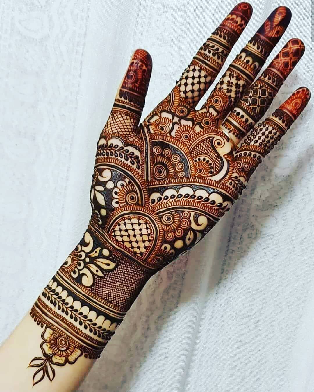 7 Most Beautiful Mehndi Designs for Engagement Which Are in Demand -  glamtalkz