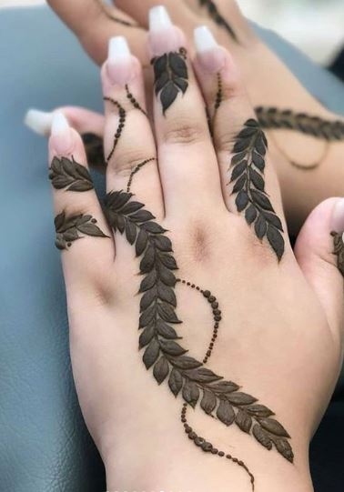 minimalistic Mehndi Design 1