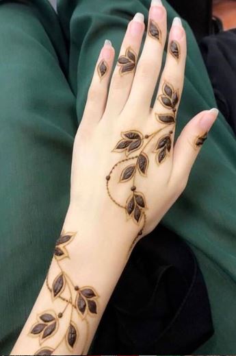 minimalistic Mehndi Design 13