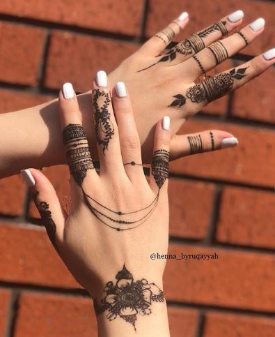 minimalistic Mehndi Design 2