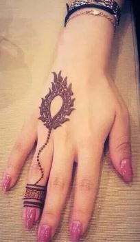 minimalistic Mehndi Design 20