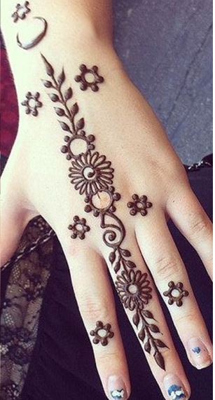 minimalistic Mehndi Design 21