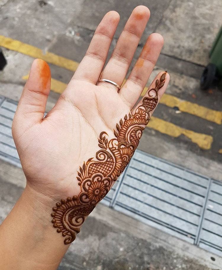 minimalistic Mehndi Design 4