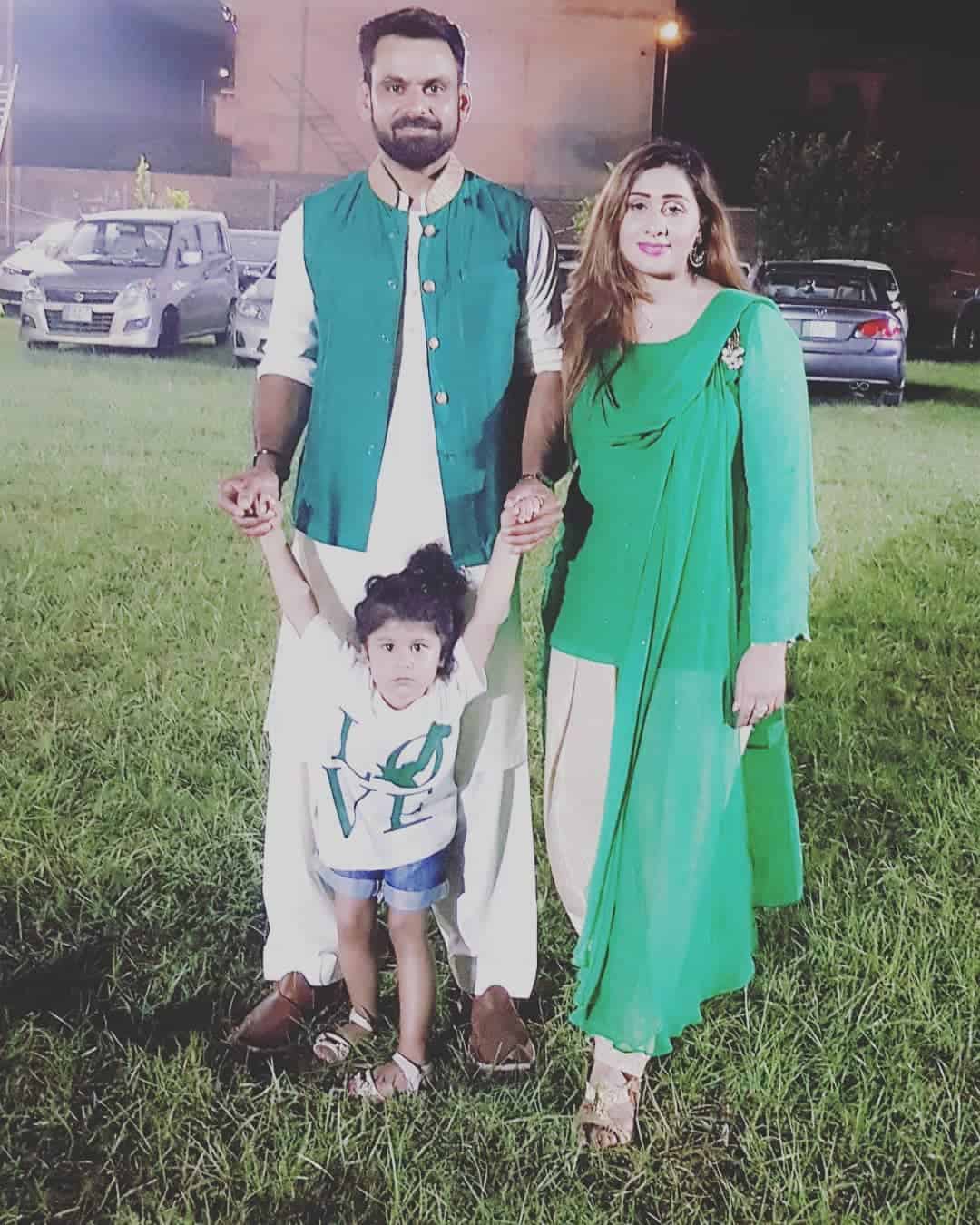 Mohammad hafeez and wife family 31