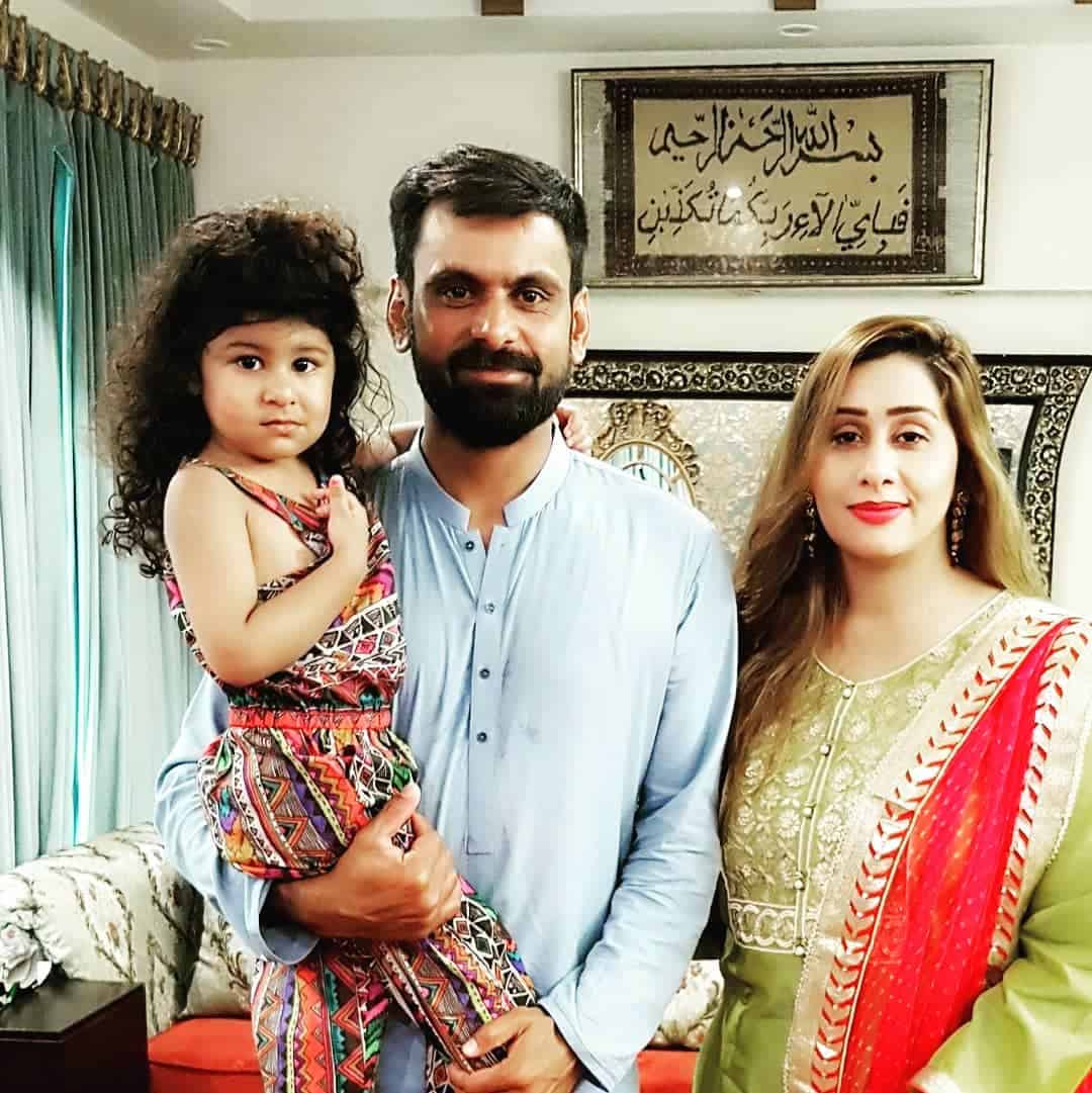 Mohammad Hafeez with His Wife and Kids (Exclusive Pictures)