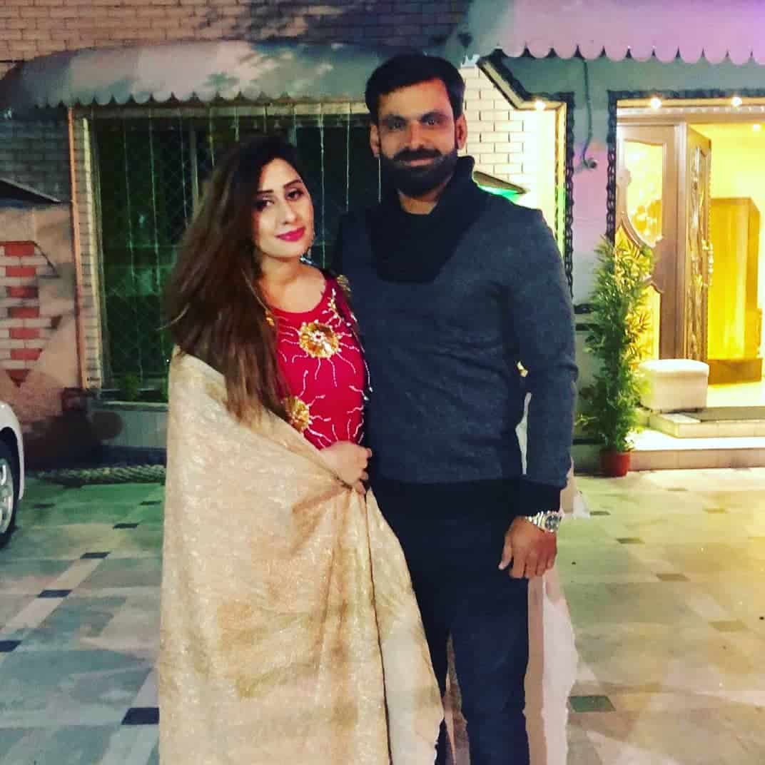 Mohammad hafeez and wife family 29