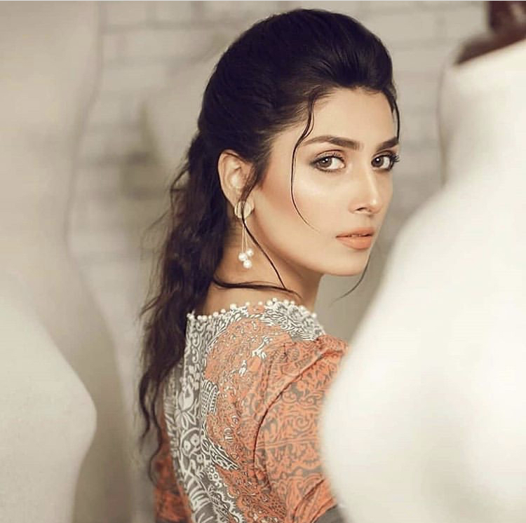 Latest Photoshoot Of Ayeza Khan | Reviewit.pk