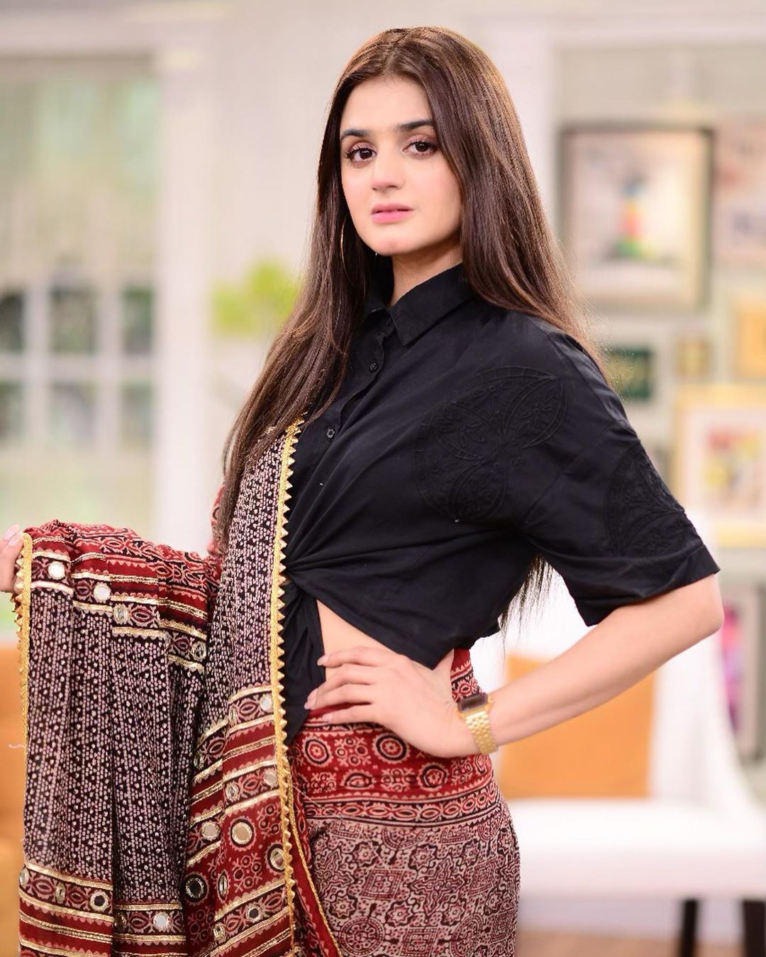 Hira Mani is Looking Beautiful in this Saree Clicks | Reviewit.pk