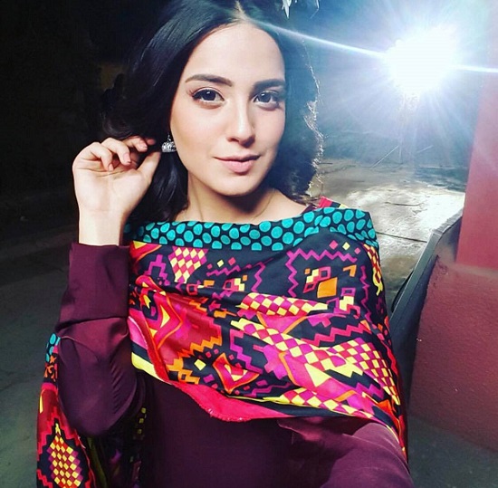 Iqra Aziz 1