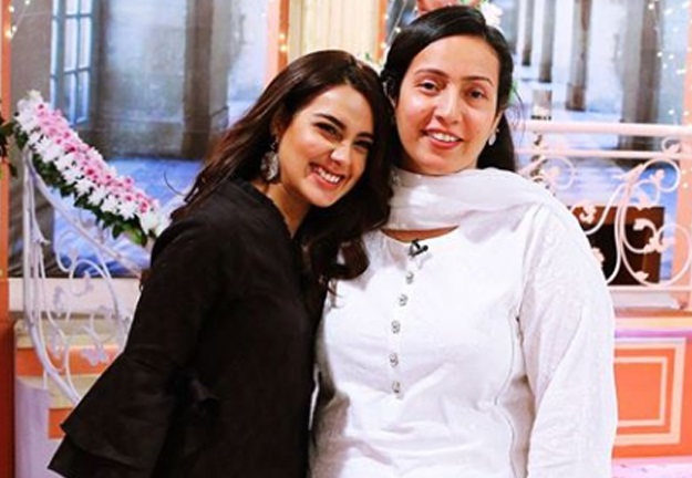 Iqra Aziz mother