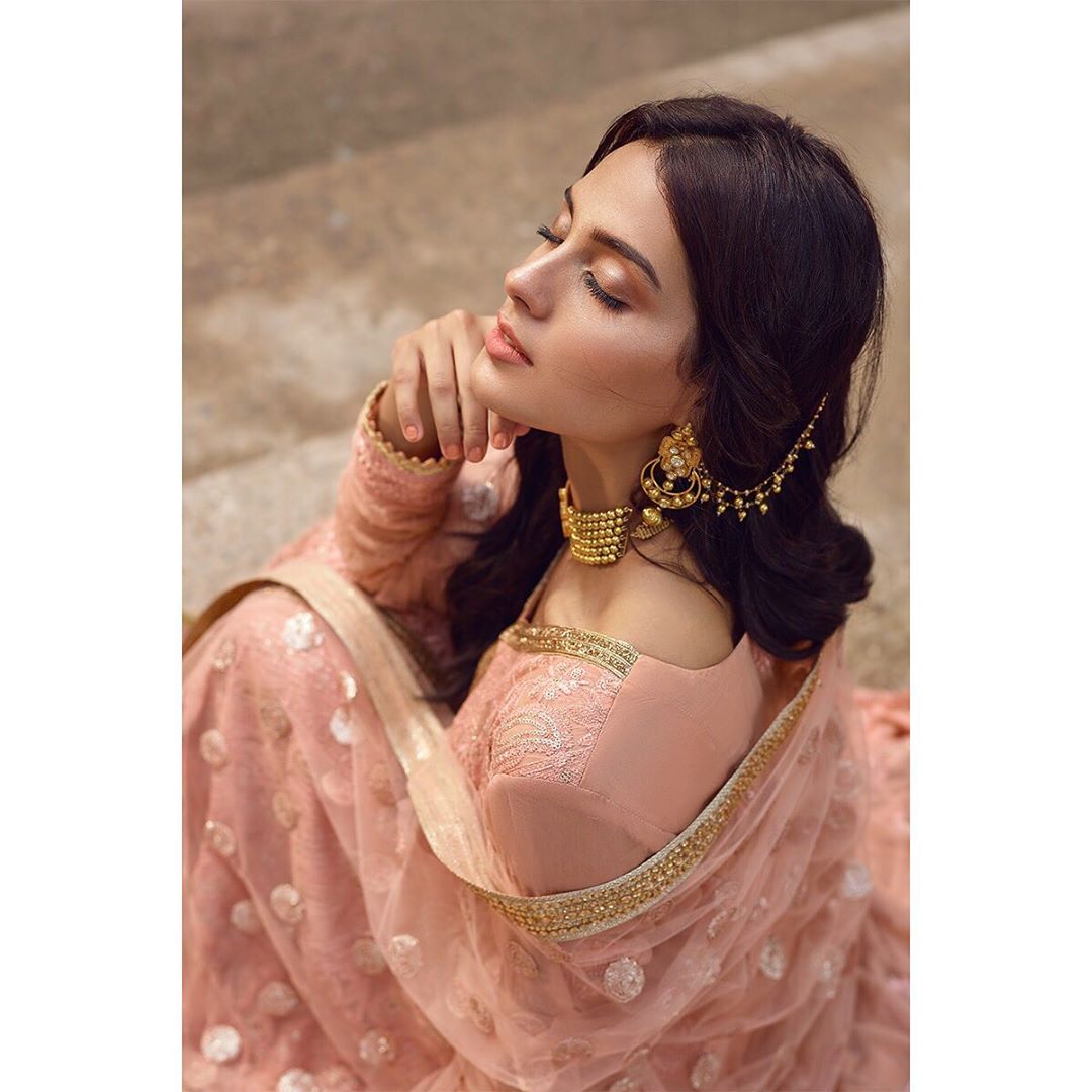 iqra aziz latest shot qalamkar 2