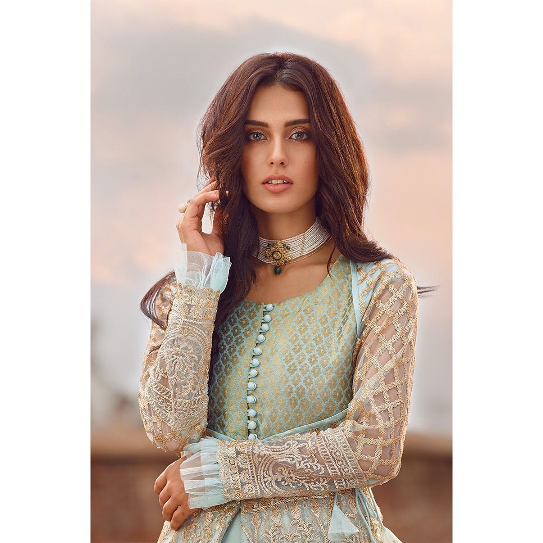 iqra aziz latest shot qalamkar 4