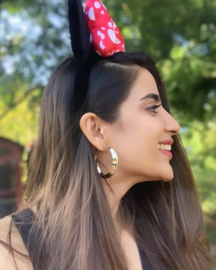 Actress Saboor Aly Beautiful Clicks In Disneyland Usa Reviewitpk 